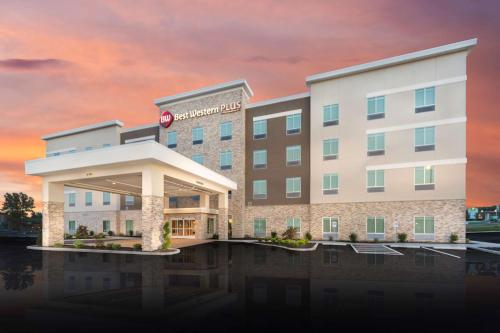 Best Western Plus St. Louis Airport Hotel - main image