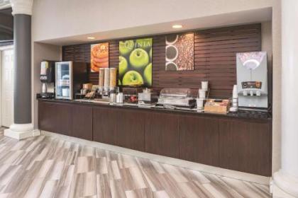 La Quinta by Wyndham St. Louis Westport - image 2