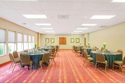 Days Inn by Wyndham St. Louis/Westport MO - image 4
