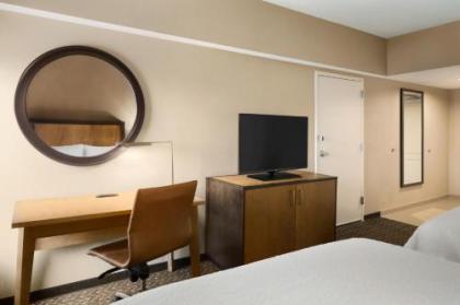 Hampton Inn and Suites Clayton/St. Louis-Galleria Area - image 3