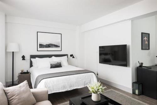 Sleek CWE Studio near BJC by Zencity - main image