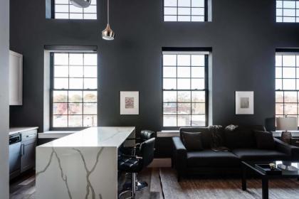Luxe LF Square 2BR with Rooftop by Zencity