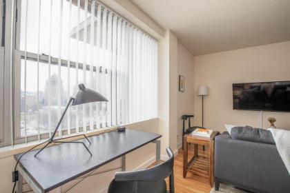 Cozy DT Studio with City View by Zencity - image 3