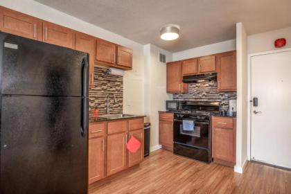 Cozy DT Studio with City View by Zencity - image 7