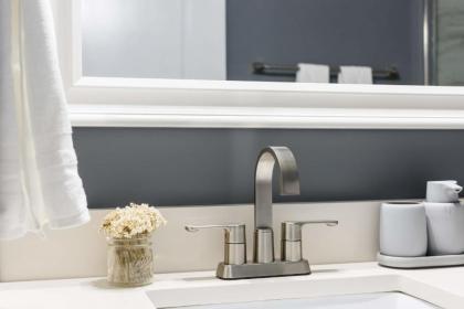 Luxe LF Square 1BR with City View & Rooftop by Zencity - image 14