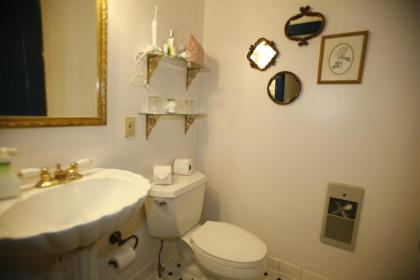 Parsonage Inn Bed and Breakfast - image 12