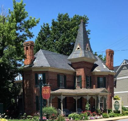 Parsonage Inn Bed and Breakfast - image 7