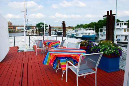 The Covington Houseboat - image 13