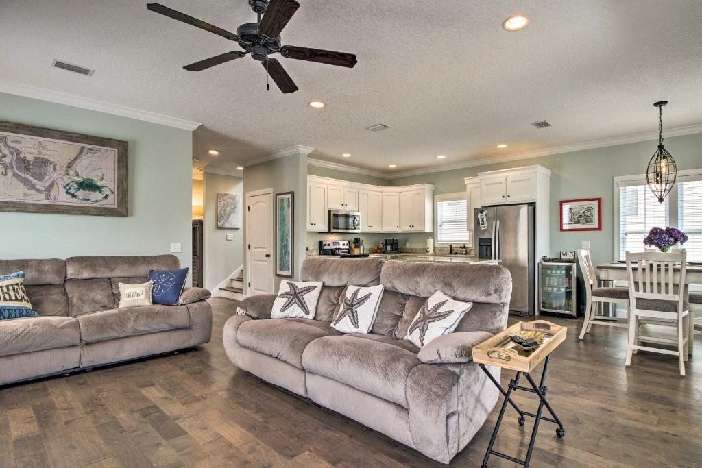 Spacious St Simons Home 4 Mi to East Beach! - main image
