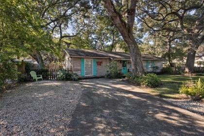 Cozy Coastal Cottage Walk to Shops and Beach Georgia