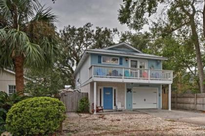 St Simons Island Home with Yard   2 Blocks to Beach