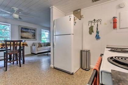 Cozy St Simons Island Getaway by Shops Beach - image 10