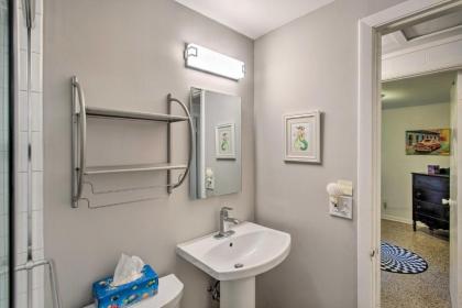 Cozy St Simons Island Getaway by Shops Beach - image 16