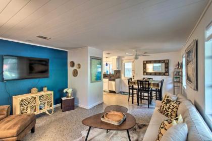 Cozy St Simons Island Getaway by Shops Beach - image 4