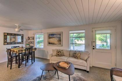 Cozy St Simons Island Getaway by Shops Beach - image 5