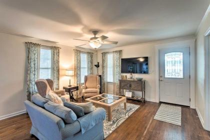 St Simons Island Cottage about 1 Block to Beach! - image 2