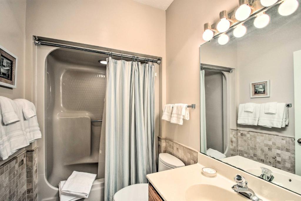 Lake Keowee Condo with Views and Pools and Marina! - image 6