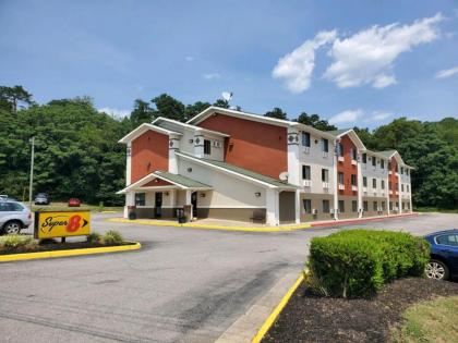Super 8 by Wyndham Salem VA - image 1