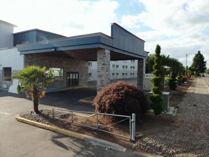 Capital Inn & Suites - image 2
