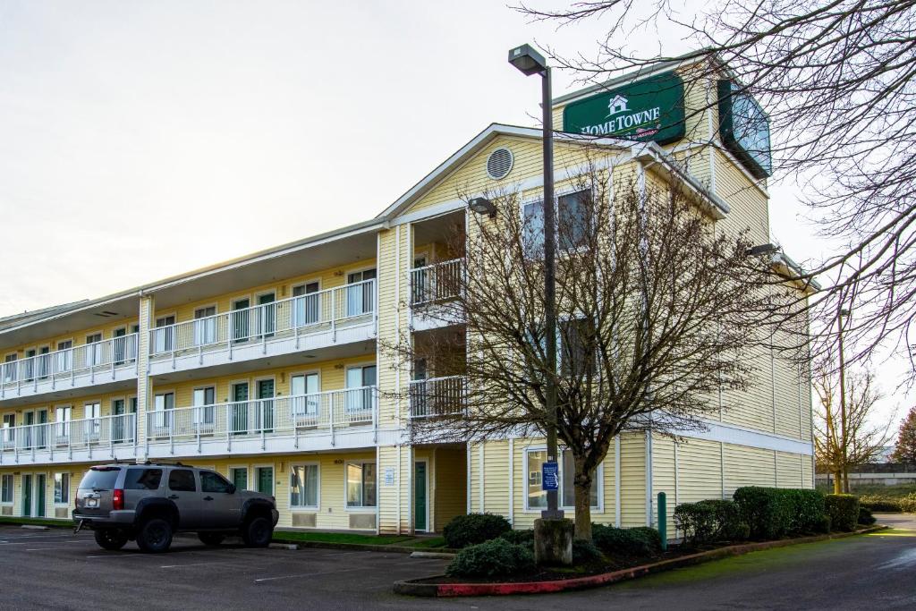 HomeTowne Studios by Red Roof Salem OR - main image
