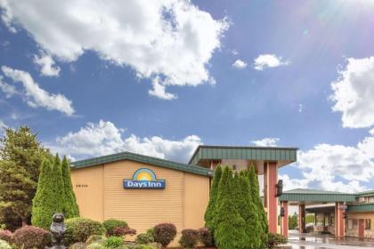 Days Inn by Wyndham Black Bear - image 11