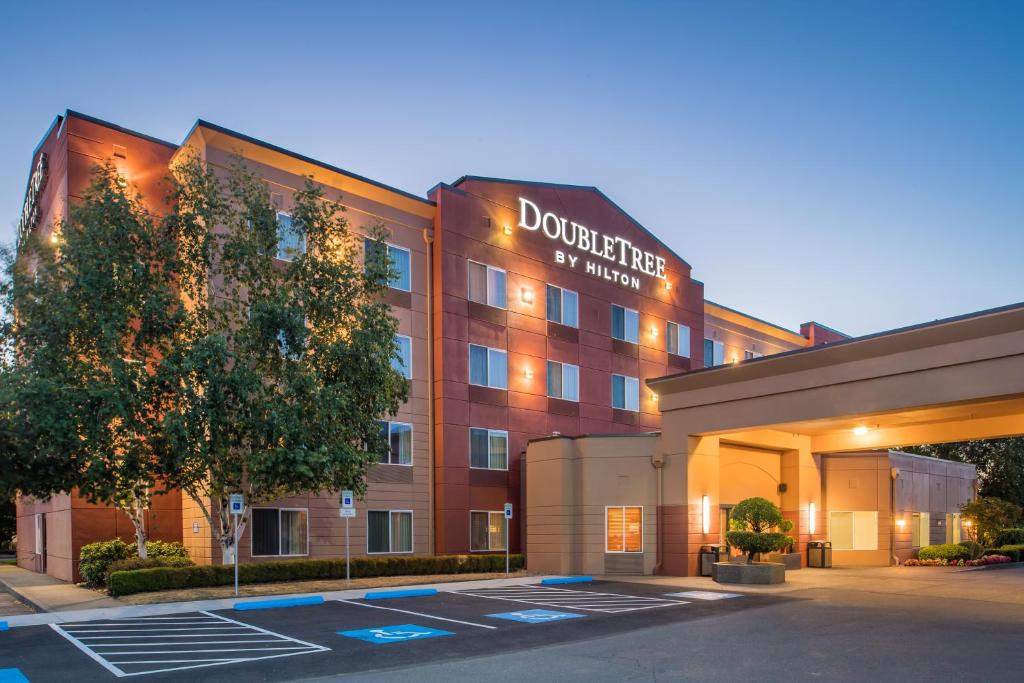 DoubleTree by Hilton North Salem - main image