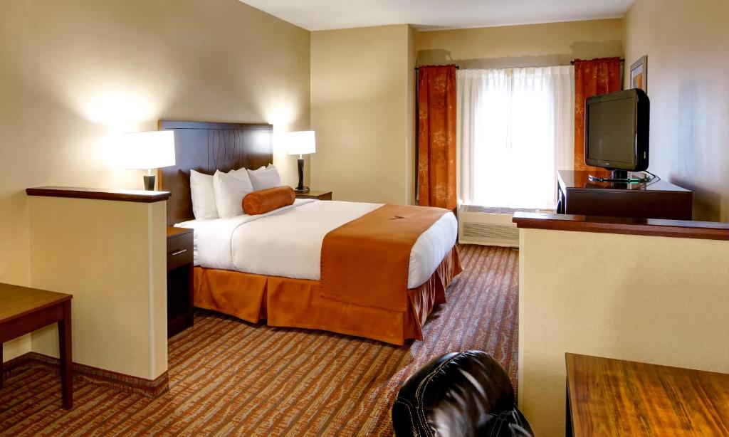 Phoenix Inn Suites Salem - image 5