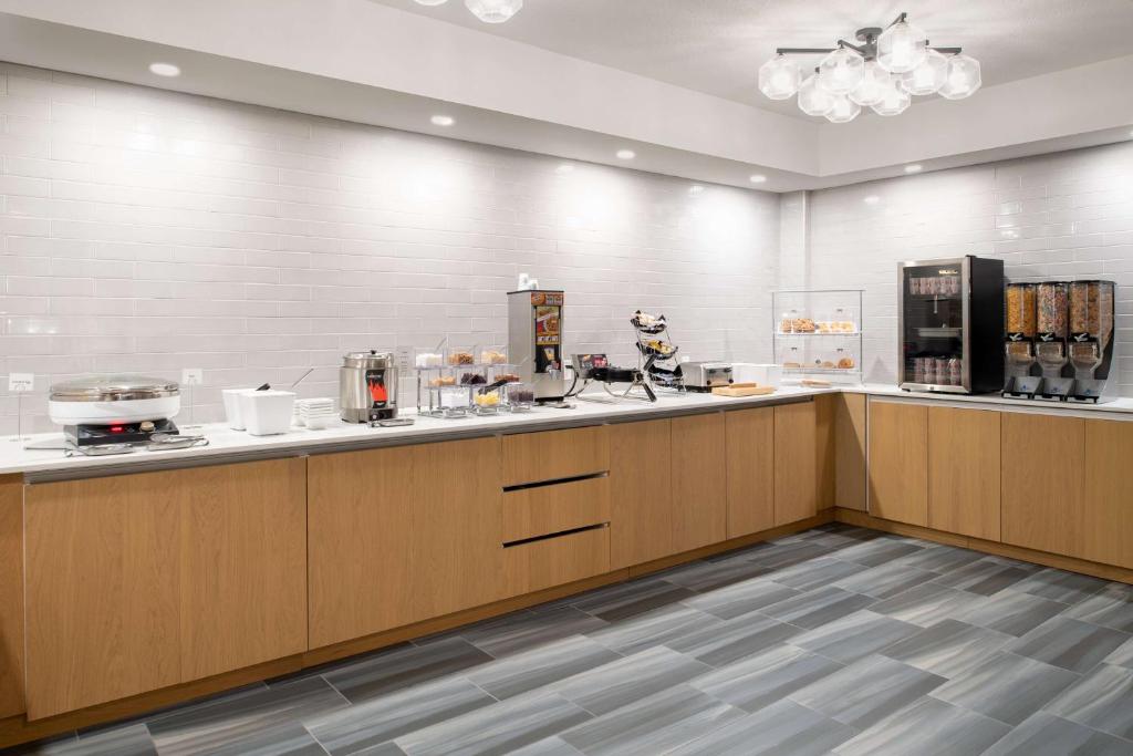 Best Western Premier Keizer Salem Hotel - image 5