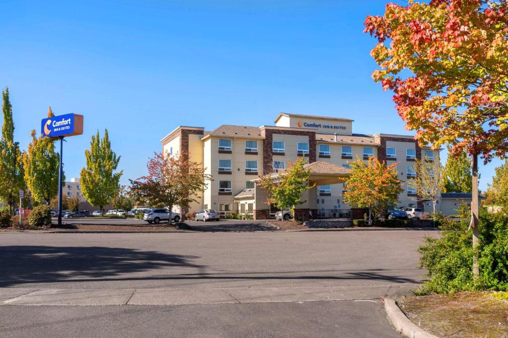 Comfort Inn & Suites Salem - main image