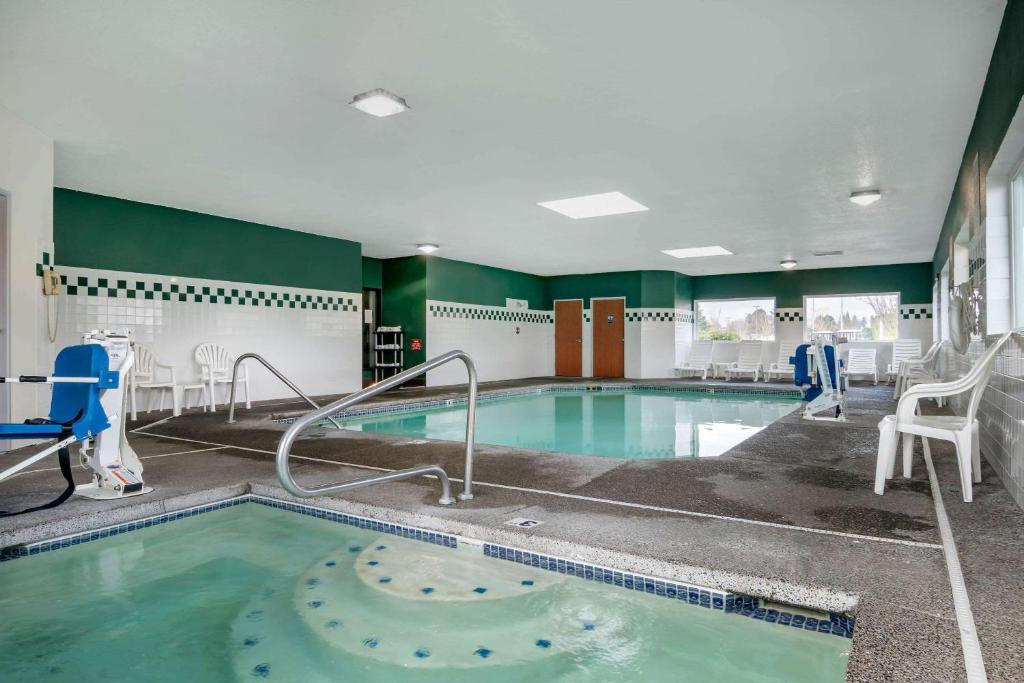 Comfort Inn & Suites Salem - image 6