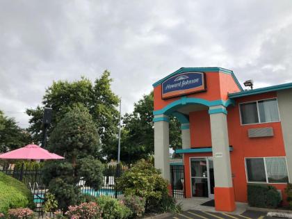 Howard Johnson by Wyndham Salem - image 2