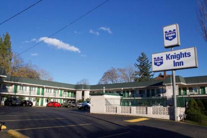 Knights Inn Salem - image 4
