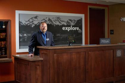 Hampton Inn and Suites Salem - image 10