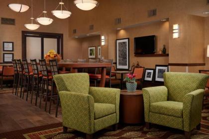 Hampton Inn and Suites Salem - image 11