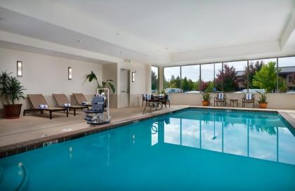Hampton Inn and Suites Salem - image 14