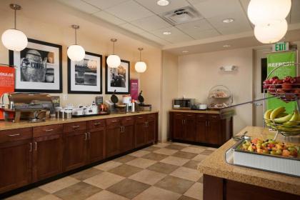 Hampton Inn and Suites Salem - image 15