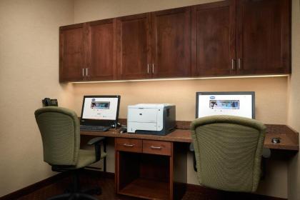 Hampton Inn and Suites Salem - image 7