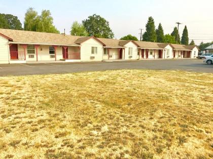 Travelers Inn Motel - image 10