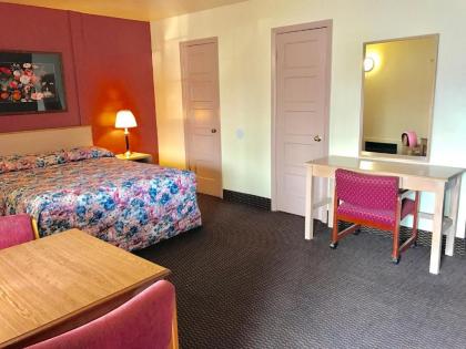 Travelers Inn Motel - image 15