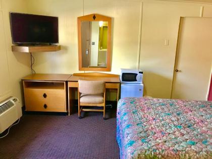 Travelers Inn Motel - image 3