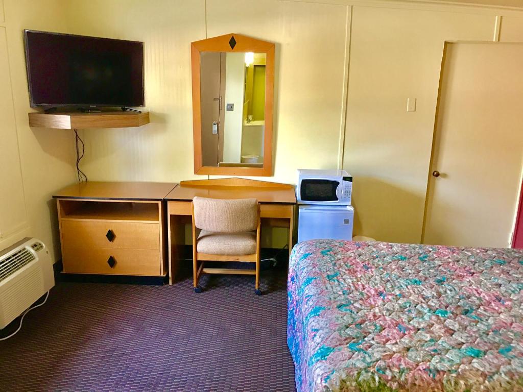 Travelers Inn Motel - image 3