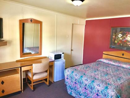 Travelers Inn Motel - image 4