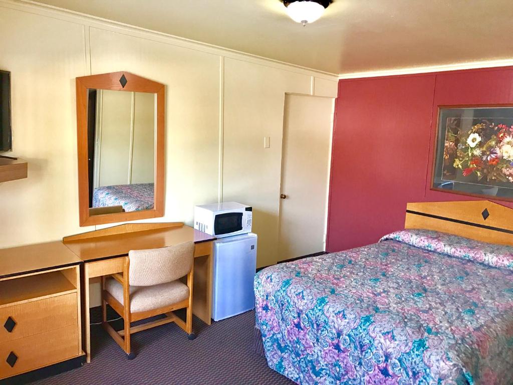 Travelers Inn Motel - image 4