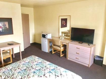 Travelers Inn Motel - image 6