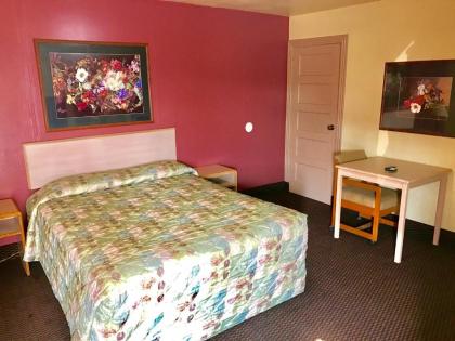 Travelers Inn Motel - image 7