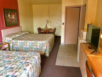 Travelers Inn Motel - image 9