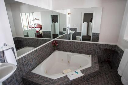 Cottonwood Inn - image 10