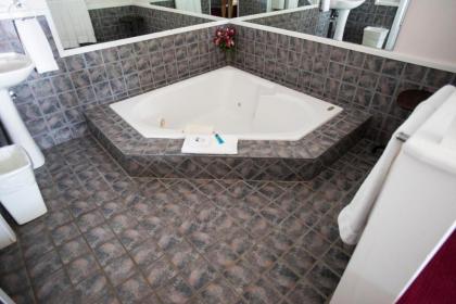 Cottonwood Inn - image 11