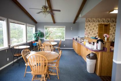Cottonwood Inn - image 13