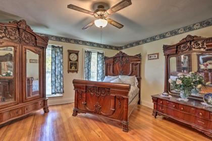 Historic Salem Home Fit for Large Groups! - image 10